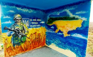 В Обухове к празднику украсили остановку