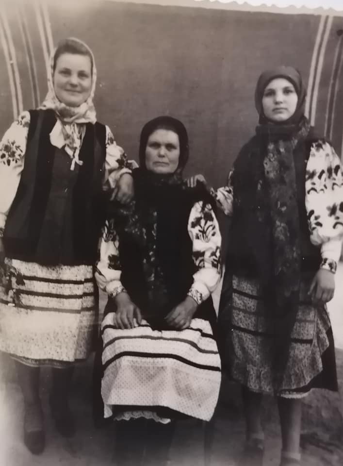 Мала Вільшанка: учні, сім'ї, люди