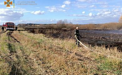 На Обухівщині продовжують горіти торфяники