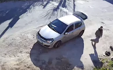 Обуховская полиция нашла мужчину, выбросившего мусор на улице (видео)