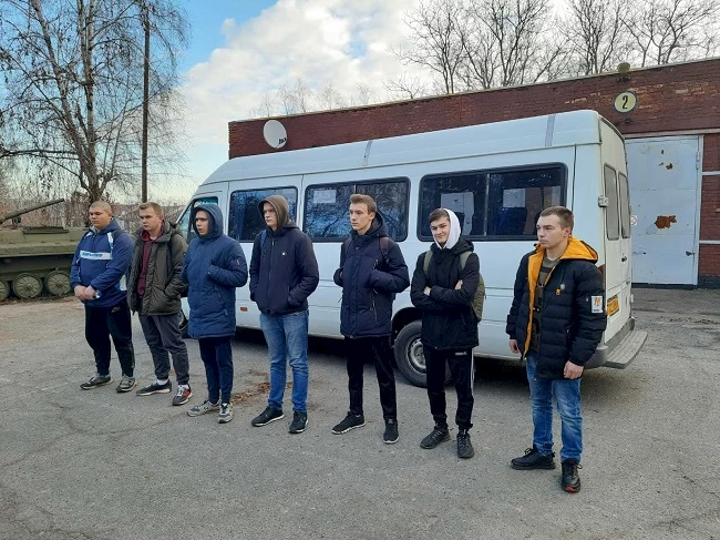 Осінній призов в Обухові: юнаків відправили на строкову службу