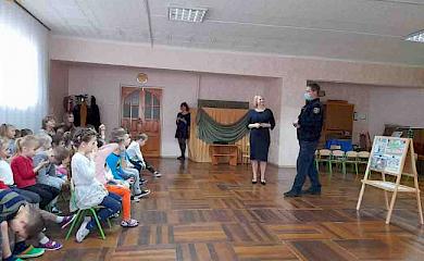 Сірники дітям не іграшки: маленькі обухівчани дізнались більше про наслідки пожежі