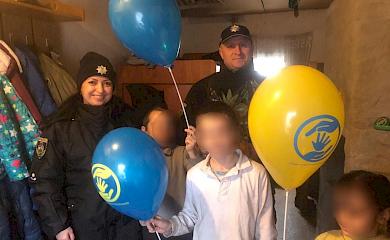 Обухівська поліція привітала дітей зі святами