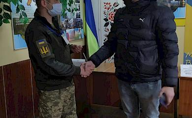 Солдату з Обухова вручили посвідчення "Учасника бойових дій"
