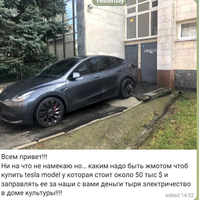 В Обухові невідомий заряджав свою Теслу від комунального підприємства