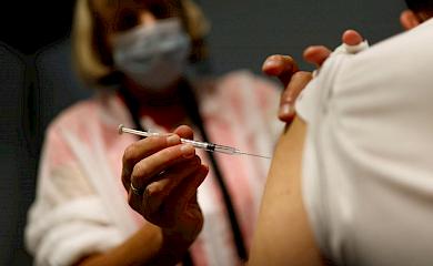 В Україні дозволили бустерну дозу для всіх повнолітніх громадян