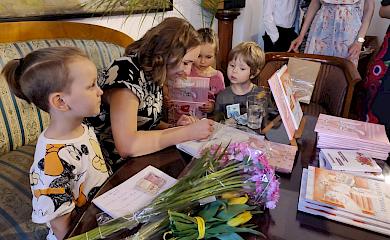 Письменниця з Обухова виступила на літературних читаннях у Кракові