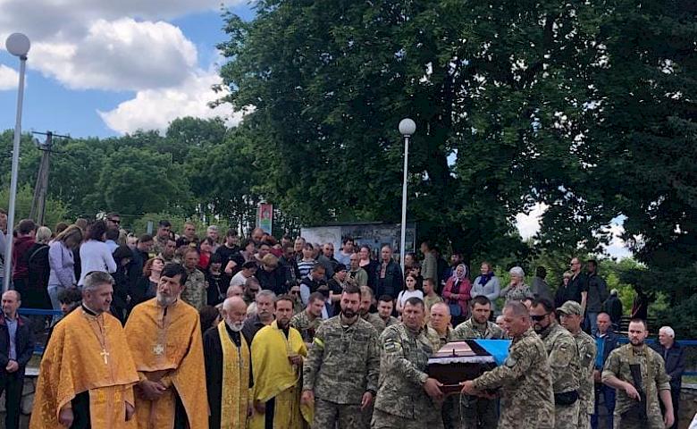 Обухівська громада попрощалася із загиблим на Донбасі бійцем