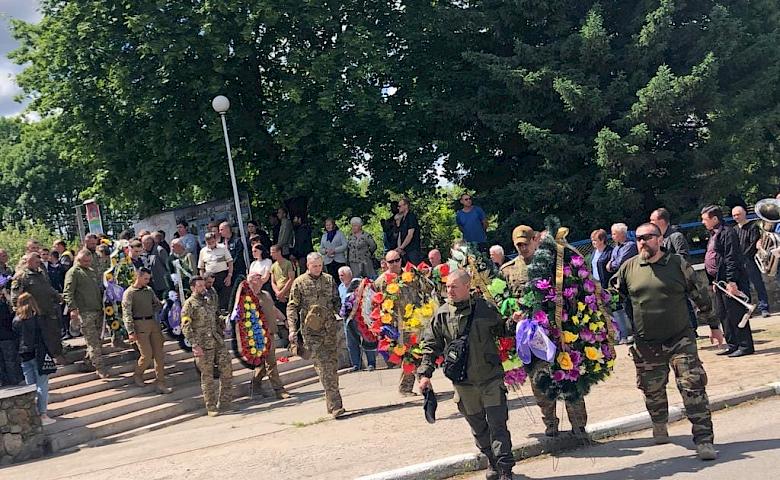 Обухівська громада попрощалася із загиблим на Донбасі бійцем