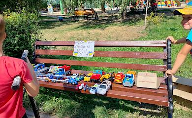 В Обухові діти продають іграшки на допомогу ЗСУ