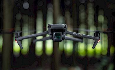Обухівським волонтерам привезли перший з трьох дронів dji mavic 3