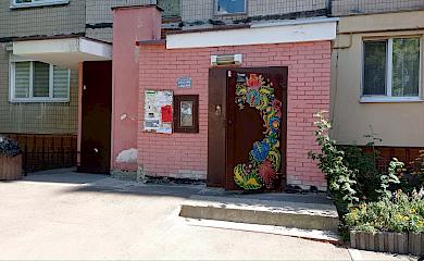 В Обухові з'явилися перші двері з петриківським розписом