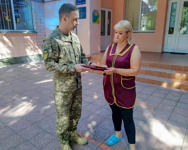 Обухівщина героїчна: посмертну нагороду сина вручили мамі