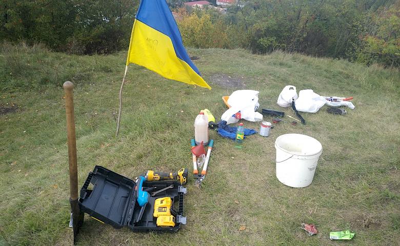 Хрест на Педині почистили і пофарбували