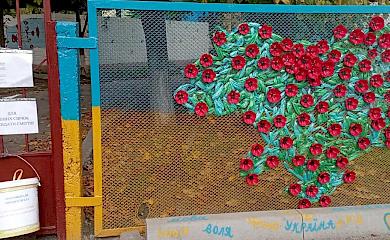Обухівський дитсадок виготовляє окопні свічки для фронту