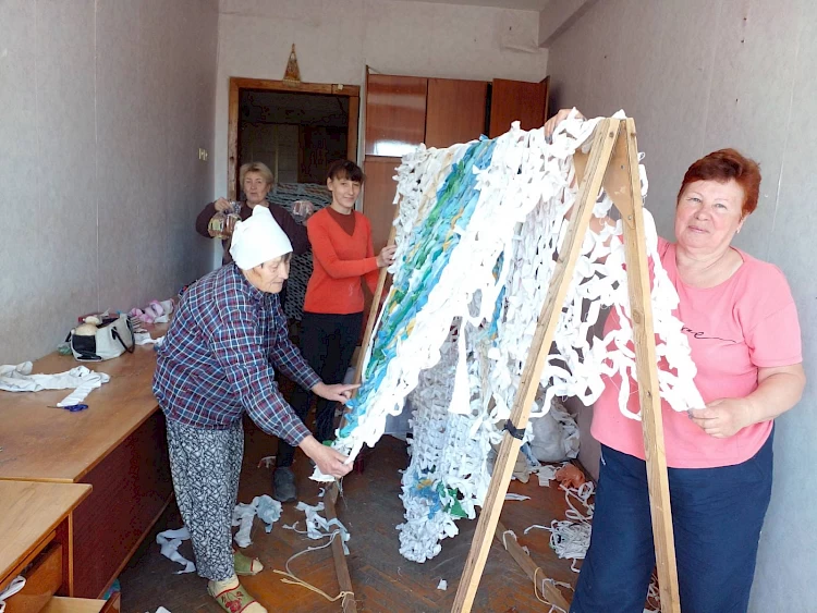 Обухівські волонтери сплели вже тисячу сіток