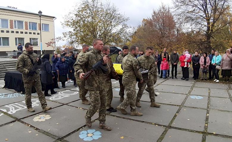 Обухівська громада попрощалася із загиблим бійцем у Красній Слобідці