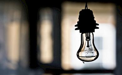 Половина українців адаптувалася до відключень світла?