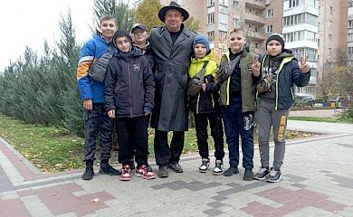 Юних обухівських волонтерів відвідав Михайло Жонін