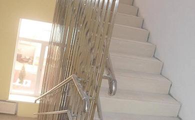 Монтажные работы перил из стали и алюминия