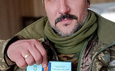 Бійця з Обухова нагородили почесним нагрудним знаком Головнокомандувача ЗСУ