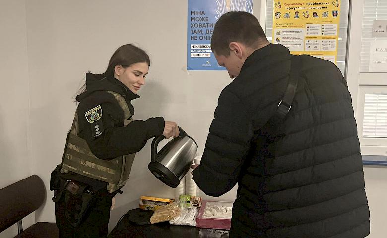 В Обухівській поліції відвідувачів частують чаєм з печивом