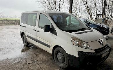 Обухівські ветеринари передали авто бійцям на фронт