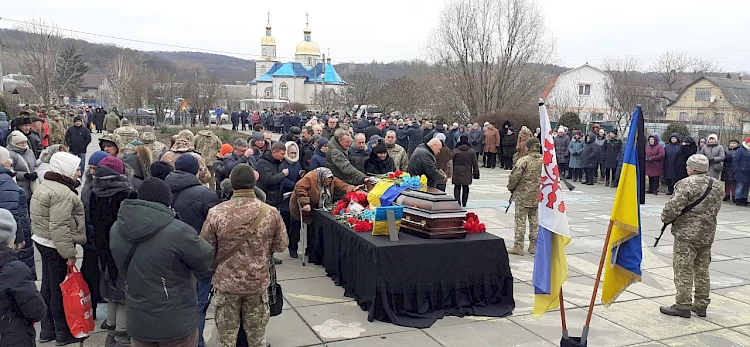 Обухівська громада попрощалася із загиблим бійцем