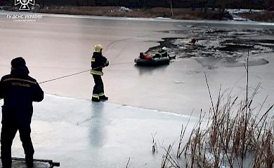 Белоцерковский район: двое мужчин провалились под лед, есть погибший