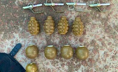 С двумя автоматами и кучей гранат &ndash; в Киевской области задержали нарушителя