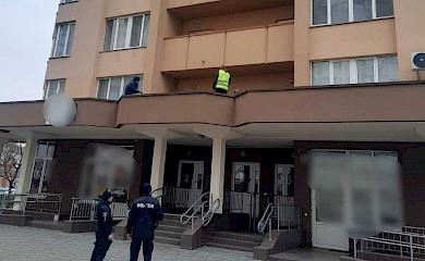 В Броварах школьница выпала из 14 этажа дома