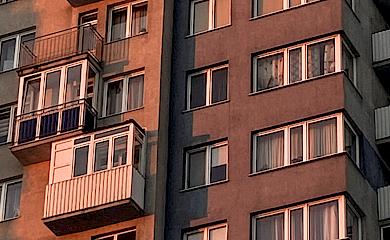 В Киевской области мужчина выпал из окна многоэтажки