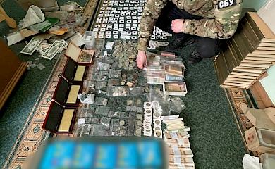 Подружжя з Фастова незаконно відправило до США старовинні монети