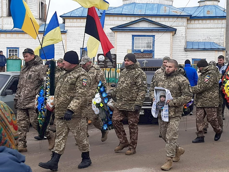 У Богуславі попрощалися із загиблим на фронті бійцем