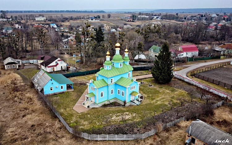 Фотограф поділився світлинами найстарішого дерев'яного храму Київщини