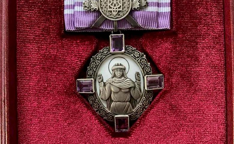 Самостоятельно спасала людей в Буче: Президент наградил врача