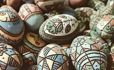 Обухівські керамісти відтворили культову глиняну писанку