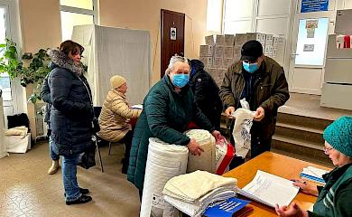 Переселенці у Ржищеві отримали допомогу від благодійного фонду