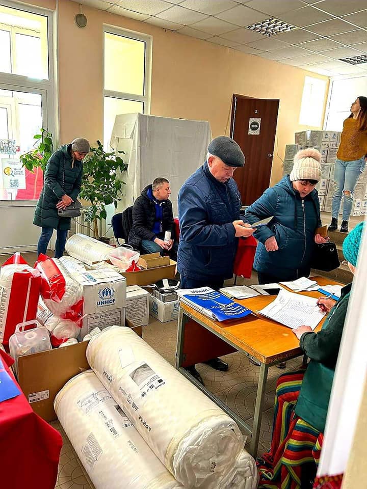 Переселенці у Ржищеві отримали допомогу від благодійного фонду