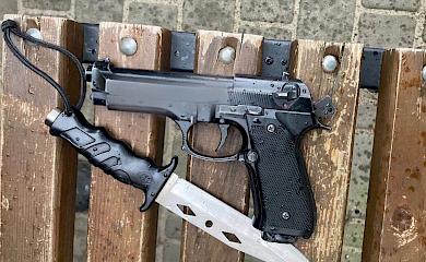 Стріляв з балкона та чинив опір поліції: в Ірпені затримали порушника