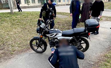У селище Рокитне підліток на мотоциклі потрапив в ДТП
