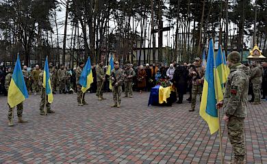 В Українці попрощалися із бійцем, котрий загинув у Бахмуті