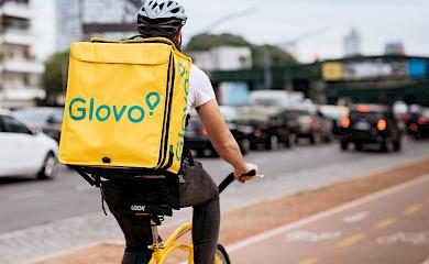 В Киеве курьер Glovo угрожает заказчице еды изнасилованием