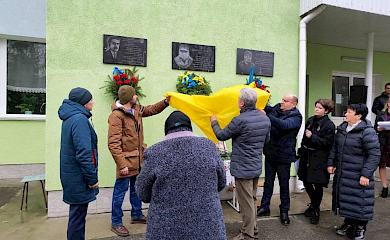 В селі біля Обухова відкрили меморіальну дошку загиблому бійцю
