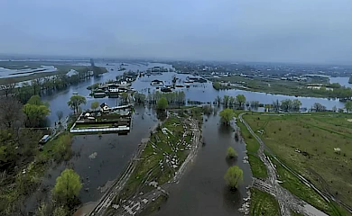 Последствия стихии: в Погребах вода заблокировала дороги, а на Бучанщине подтопила дома