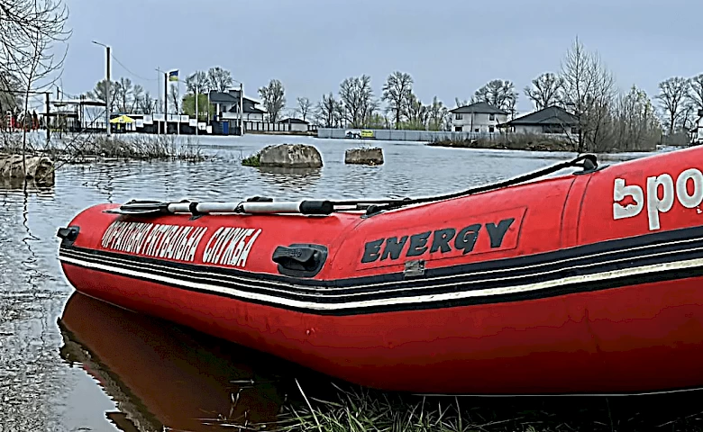 Последствия стихии: в Погребах вода заблокировала дороги, а на Бучанщине подтопила дома