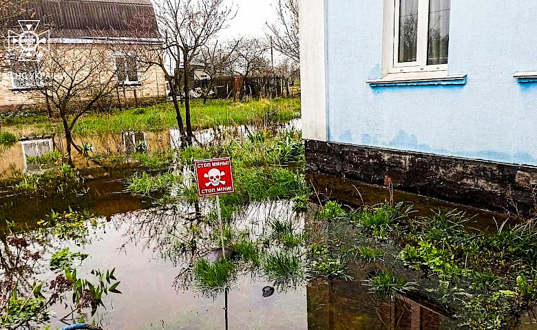 Последствия стихии: в Погребах вода заблокировала дороги, а на Бучанщине подтопила дома