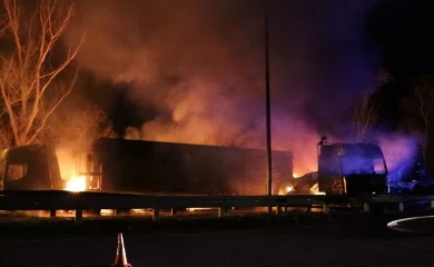 Пылал автомобиль с газом: под Киевом произошло ДТП с участием трех грузовиков