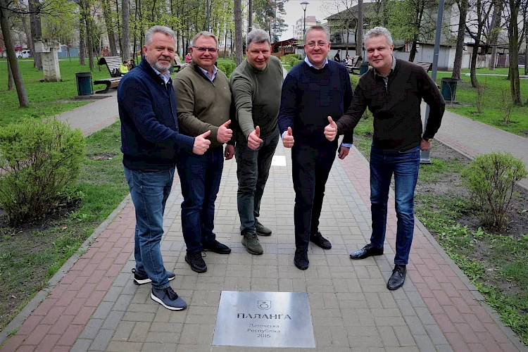 На знак вдячності: у Бічі відкрили Алею міст-партнерів