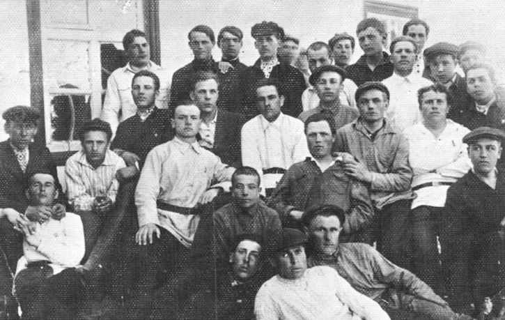 Комсомольський осередок Германівки 1927 р: Титаренко Микола Сергійович Пономаренко Кирило Іванович Карапота Микита Юхимович Глушко Петро Степанович Пелешенко Василь Карапота Яків